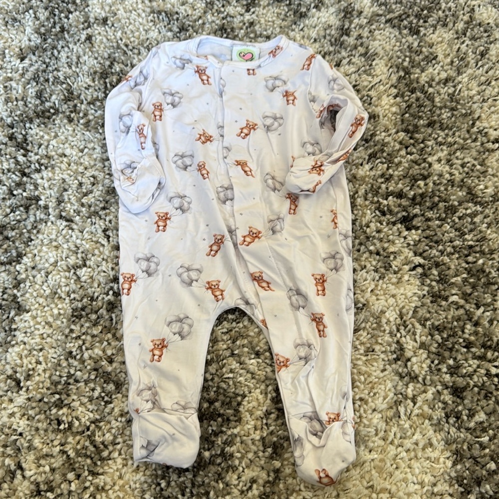 Magnetic onsie